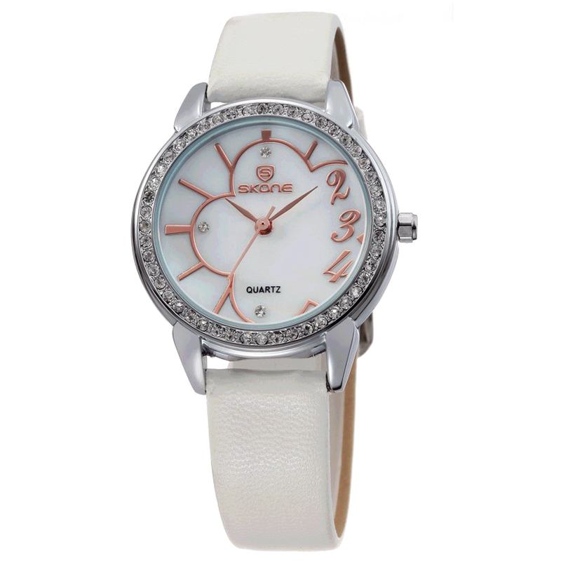 Kvinne Vanntett Blomst Rhinestones Rund Skive Quartz Watch