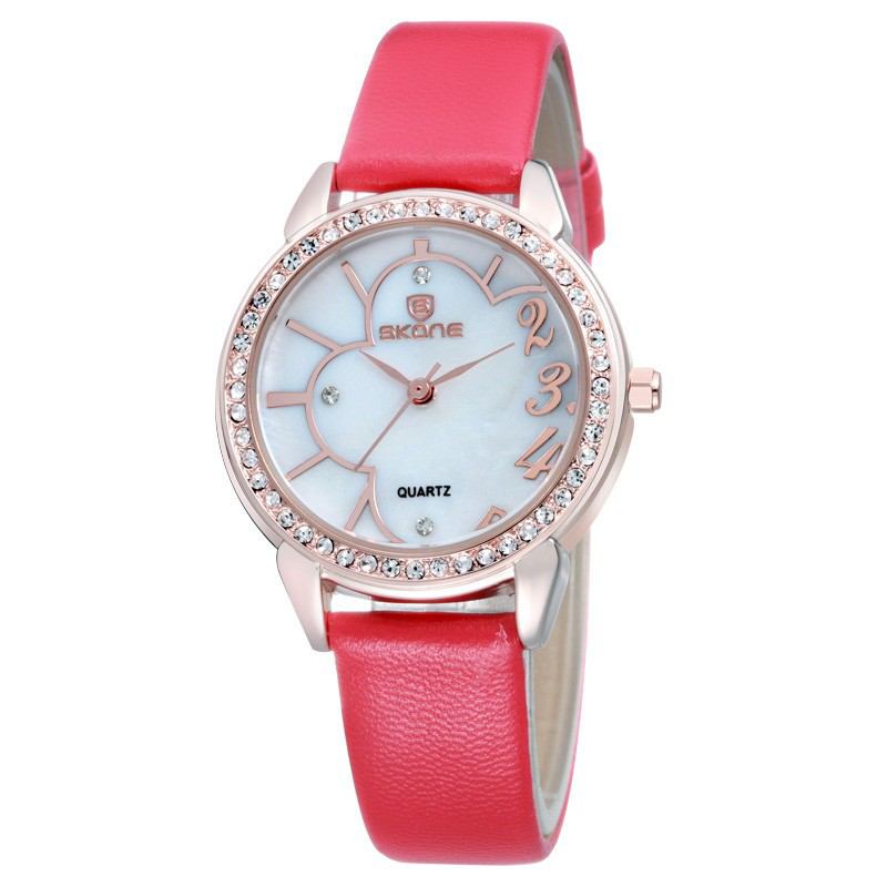 Kvinne Vanntett Blomst Rhinestones Rund Skive Quartz Watch