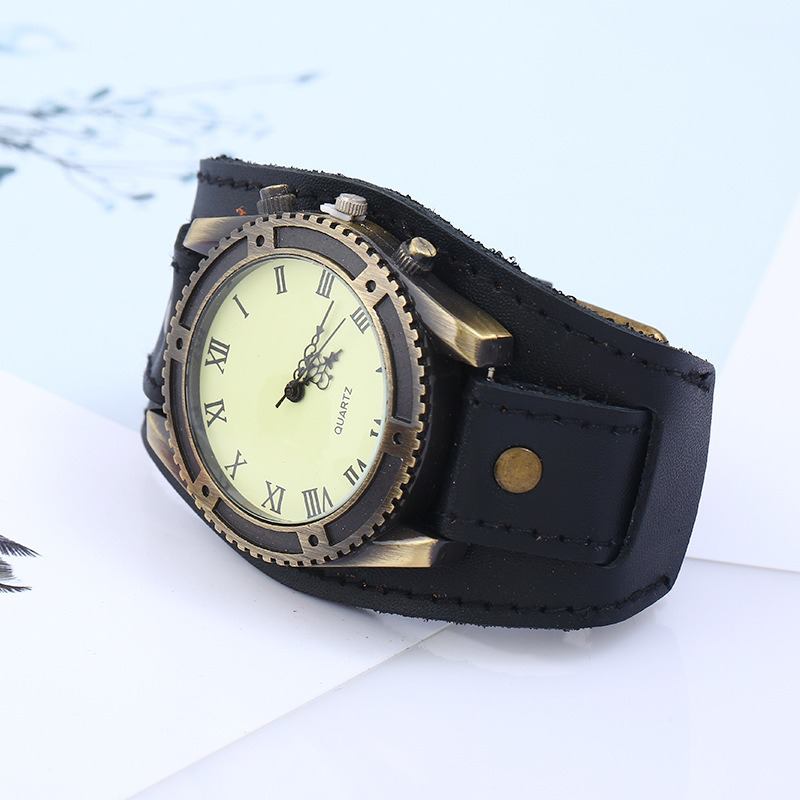 Retro Punk Style Leather Bands Menn Mote Pointer Quartz Watch