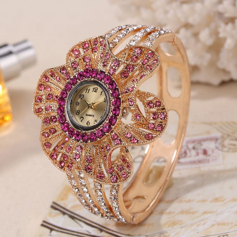 Mote Crystal Blomstrete Shape Urskive Hule Metallreim Kvinner Kvarts Watch