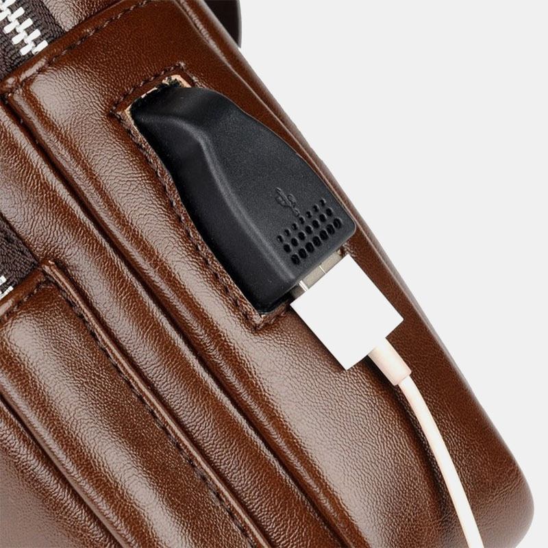 Menn Pu Skinn Usb Lading Vanntett Øretelefon Hull Business Crossbody Veske Bryst Veske Sling Bag