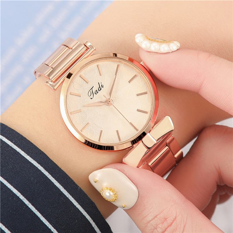 Elegant Design Uten Nummerskive Tilfeldig Damearmbåndsur Rose Gull Urkasse Full Quartz Watch