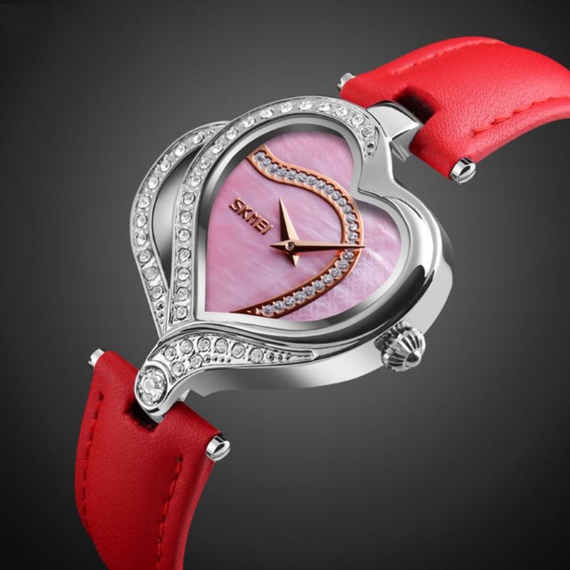 Sweet Love Mote Style Dameklokker Crystal Leather Strap Quartz Watch