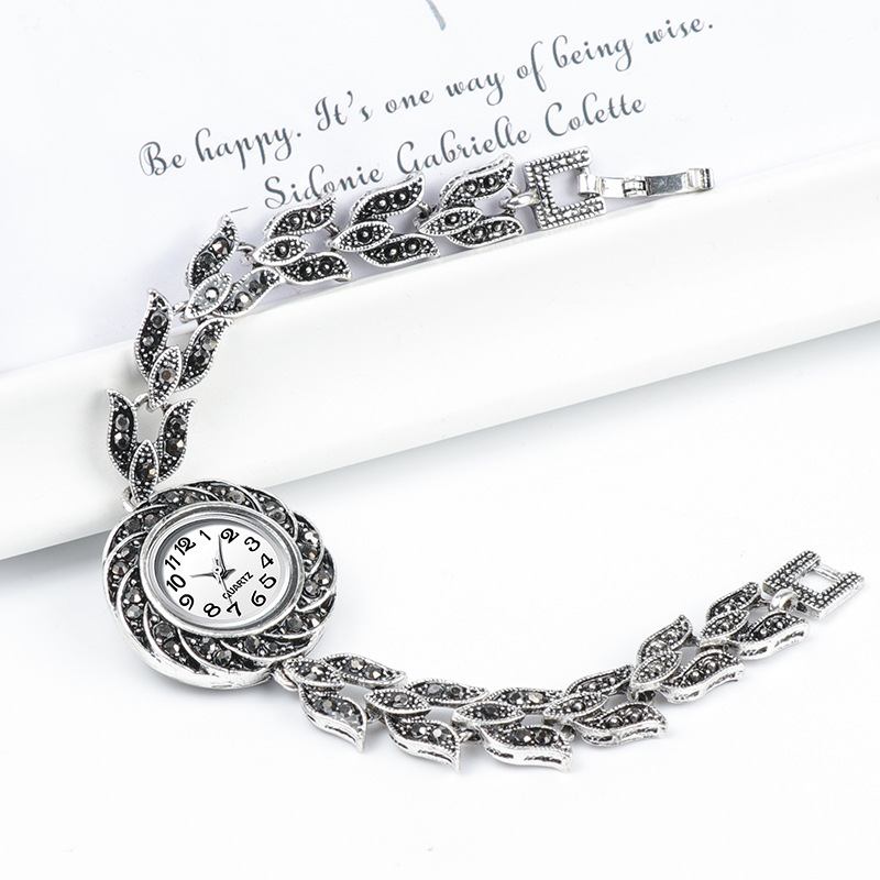 Grey Crystal Dame Armbånd Watch Fasjonable Retro Style Quartz Watch