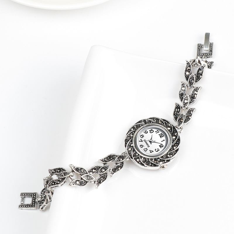 Grey Crystal Dame Armbånd Watch Fasjonable Retro Style Quartz Watch