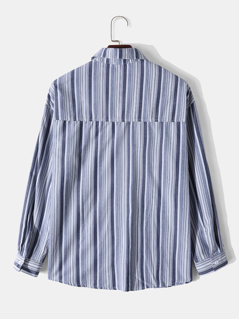 Artsy Striped Preppy-skjorte Med Skru-ned Krage For Menn