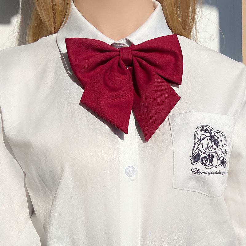 Avdeling Kvinnelige Studentseilere Bærer Uniform Collegiate Bow