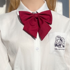 Avdeling Kvinnelige Studentseilere Bærer Uniform Collegiate Bow