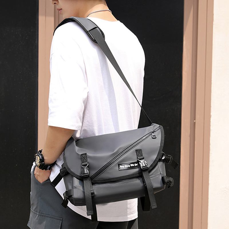 Unisex Stor Kapasitet Rygg Anti-tyveri Lomme Crossbody Vesker Minimalistisk Spenne Nylon Messenger Veske Skulderveske